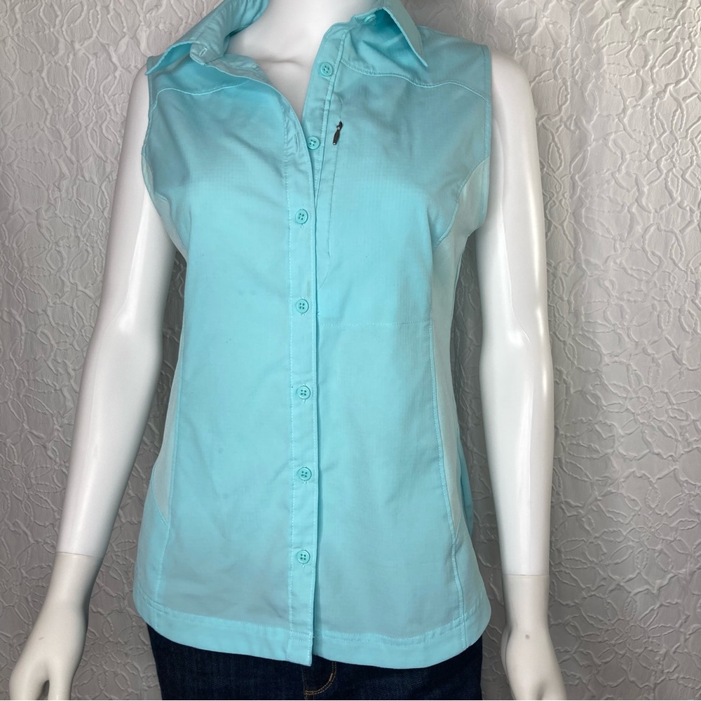 ✨ Columbia Sleeveless Button-Up Top – Lightweight & Adventure Ready 💙🌿✨ - Picture 4 of 16